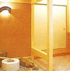 【2F/芙蓉の間　16名収容】　最大16名様まで収容可能なお座敷個室です。ごゆっくりとお寛ぎください。