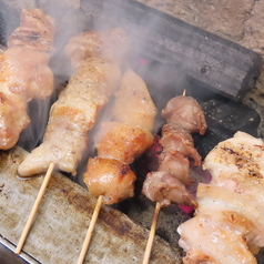 1本1本丁寧に、旨みを閉じ込めた自慢の焼き鳥