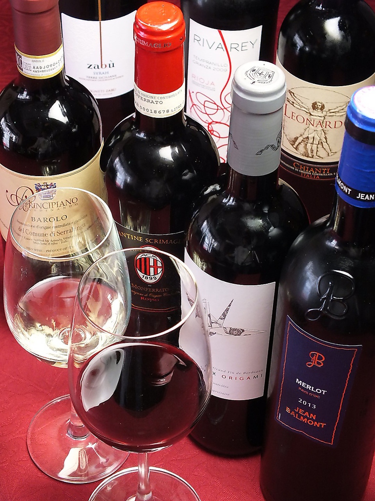 グラスワイン約20種とボトル30種以上を取り揃えてます！お好みや料理に合わせて選び放題☆