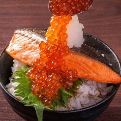 こぼれいくらの焼き鮭丼