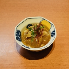 お通しは日替わりの煮込み!