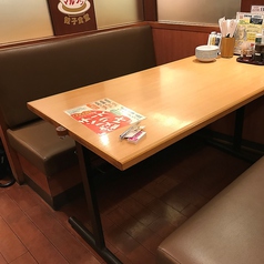 ゆったりと座れるテーブル席♪