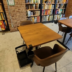 カップルでのお遊びにもぴったりな、2人席もございます。周りの席とも余裕を持っておりますので、周囲の目を気にせず楽しめます。