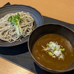 多彩なつけそばとトッピングでお好みの味を追求！