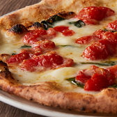 【Recipe4】焼きあがったピッツァはコルニッチョーネがもちもちで所々に焦げ目がある