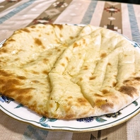 当店大人気　チーズナン！