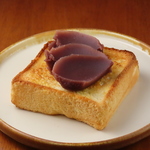 粒あん・こしあん・あいがけの小倉トーストを取り揃え◎お好みのあんこを存分にご堪能いただけます！