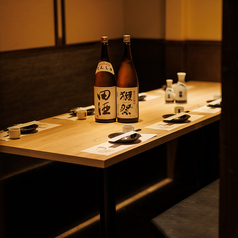鶏十兵衛一押しの完全個室席です♪大事な接待や会食、歓送迎会等のビジネスシーンに最適なお部屋。また、女子会やママ会、記念日、誕生日、サプライズのお祝いにも◎サプライズは全力で応援いたします♪メッセージ付きプレートのサービスも行っておりますので、ご利用下さい。大切なお客様、友人へのおもてなしに...