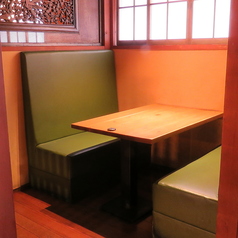 プライベートな飲み会に最適な3～4名用のテーブル席！