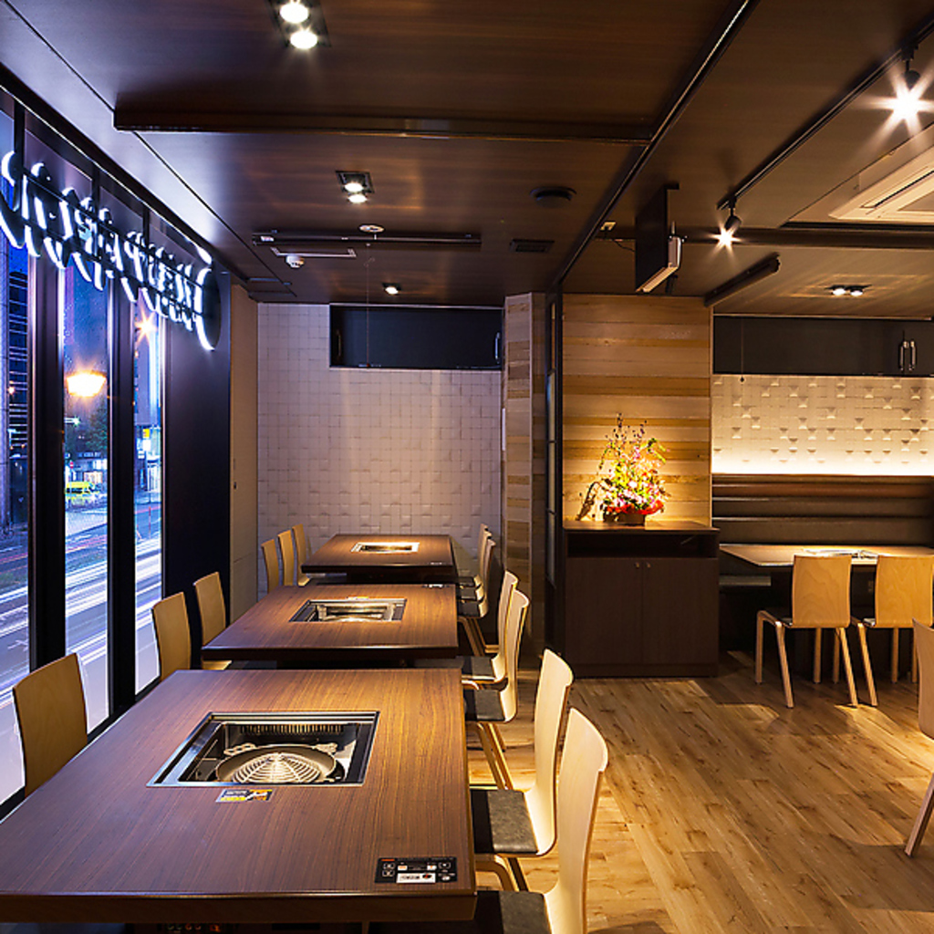 落ち着いた店内で味わうジンギスカン