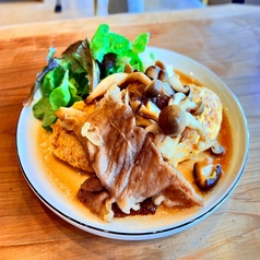 ふわふわ卵とお肉の相性抜群♪きのこたっぷりオムレツ◎