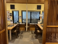 テーブル席が2テーブルございます。