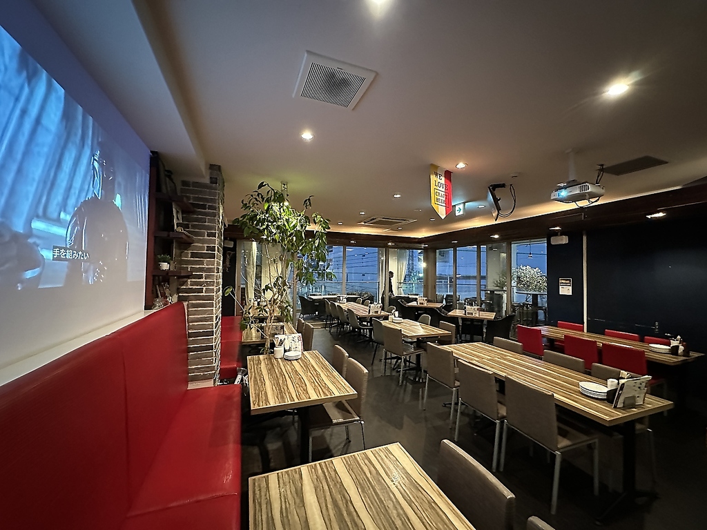 シックでおしゃれな店内は普段使いから女子会、各種ご宴会まで！カウンター席完備でおひとり様でも◎