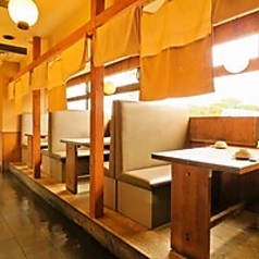 【少人数様向けボックス】そのほか会社帰りのサク飲みや、カップルにも最適♪。デート・女子会・合コン・仲間との飲み会・会社宴会…様々なシーンでご利用頂けます！嬉しい飲み放題付コースを各種ご用意。お席のみのご予約も◎