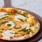 店内の石窯で焼き上げたピッツァが大人気！