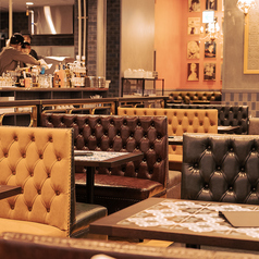 女子会・デート・ママ会など、さまざまなシーンにぴったり。かわいい空間で、優雅なカフェタイムをお過ごしください。