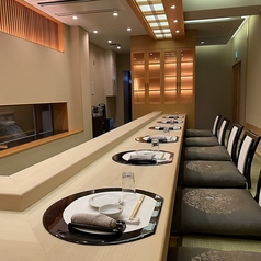 【2階】掘りごたつカウンター席 (2~8名様) お席が掘りごたつになっているため、足を伸ばして寛げるお席です◎