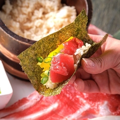 贅沢な【中落ちマグロの手巻き寿司】の写真
