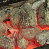 紀州備長炭使用☆炭火串焼き (二本)380円(税込)均一♪ 二十年串一筋の串職人がラム肉やパリ皮付鶏もも串等のかわり種創作焼串を特上の焼きかげんにて提供致します。食欲、お酒も一段と進むお料理をお楽しみ下さい!!