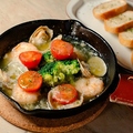 料理メニュー写真&nbsp;エビとアサリのアヒージョ