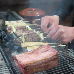 本格炭火で焼き上げる、香り豊かな極上の串焼き！