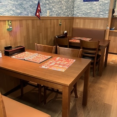 テーブル席、ソファー席、完備！4名以下の少人数でのご利用はもちろん、10名前後でのご利用人数に合わせてレイアウト変更が可能です！ゆったりとおくつろぎいただける雰囲気ですので、デートや女子会、ご家族での外食、各種ご宴会でのご利用にもおすすめ♪皆様のご来店を心よりお待ちしております♪