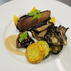 [肉料理]　合鴨のロースト、オレンジソース賀茂茄子、ズッキーニ　夏野菜添え