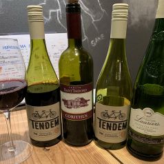 ソムリエと相談したワインを週替りで国を変えてご提供。