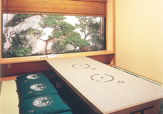 ６名様までご利用可能です。新調された落ち着いた内観でごゆっくりお食事頂けます。