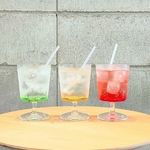 フォトジェニックで映える一杯が、至福のカフェタイムを彩ります。華やかな女子会にもおすすめです◎