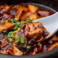 本格的な辛さと香りを堪能できる麻婆豆腐！