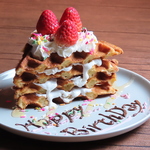 大切な方との記念日・誕生日をぜひ当店で★お祝いの瞬間を彩るデザートプレートをご用意しております