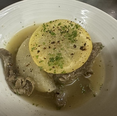 牛すじと大根の黒胡椒蒸し レモン風味