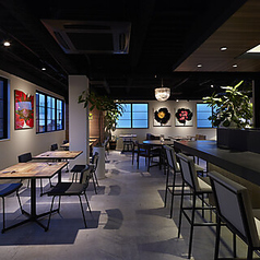 お席はご利用人数やシーンに合わせてレイアウトの変更も可能です。お気軽にお声がけください。