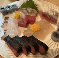 看板メニューの「鯖寿司」とこだわり抜かれた料理の数々