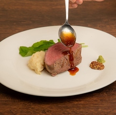 塊 牛フィレ肉のローストビーフ