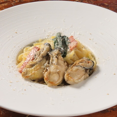 牡蠣とほうれん草のベーコンクリームパスタ