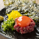 精肉店だからできる国産牛を使用しています。トロタクゆっけはおすすめの逸品です◎こだわりの卵黄に絡めてお召し上がりください♪赤身肉も安心・安全の食材でご提供しております。