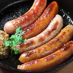 お酒のおつまみも多数取り揃えております。寒い旭川の極寒を忘れて楽しめる空間をご用意しています！