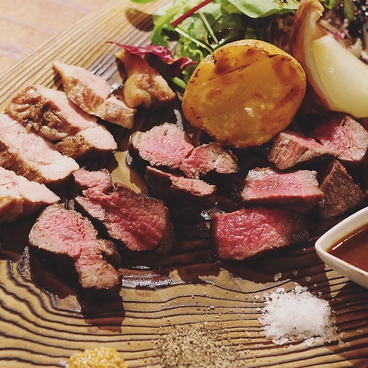 今宵、成田で世界の肉料理とごほうびワインをのおすすめ料理1