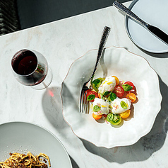 北海道白糠酪恵舎のモッツアレラとカラートマトのカプレーゼ