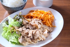 【伊太利亜食堂】　ハンバーグ　90g/名物黒から塩豚焼肉　80g