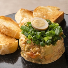 1日限定3食！自家製味玉とサーモン・アボガドのタルタル