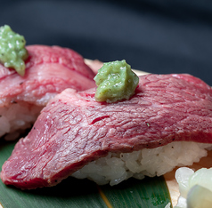 炙り肉寿司(上) 各2貫