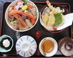 どっさり海鮮丼定食