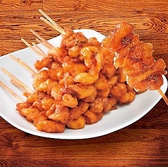 サクッ ジュワな スパイシー鶏皮串