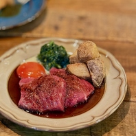 厳選した赤身肉は旨味が凝縮