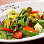 イルポジターノは地産地消にこだわっています。県内産野菜を自家製ドレッシングでご堪能ください♪