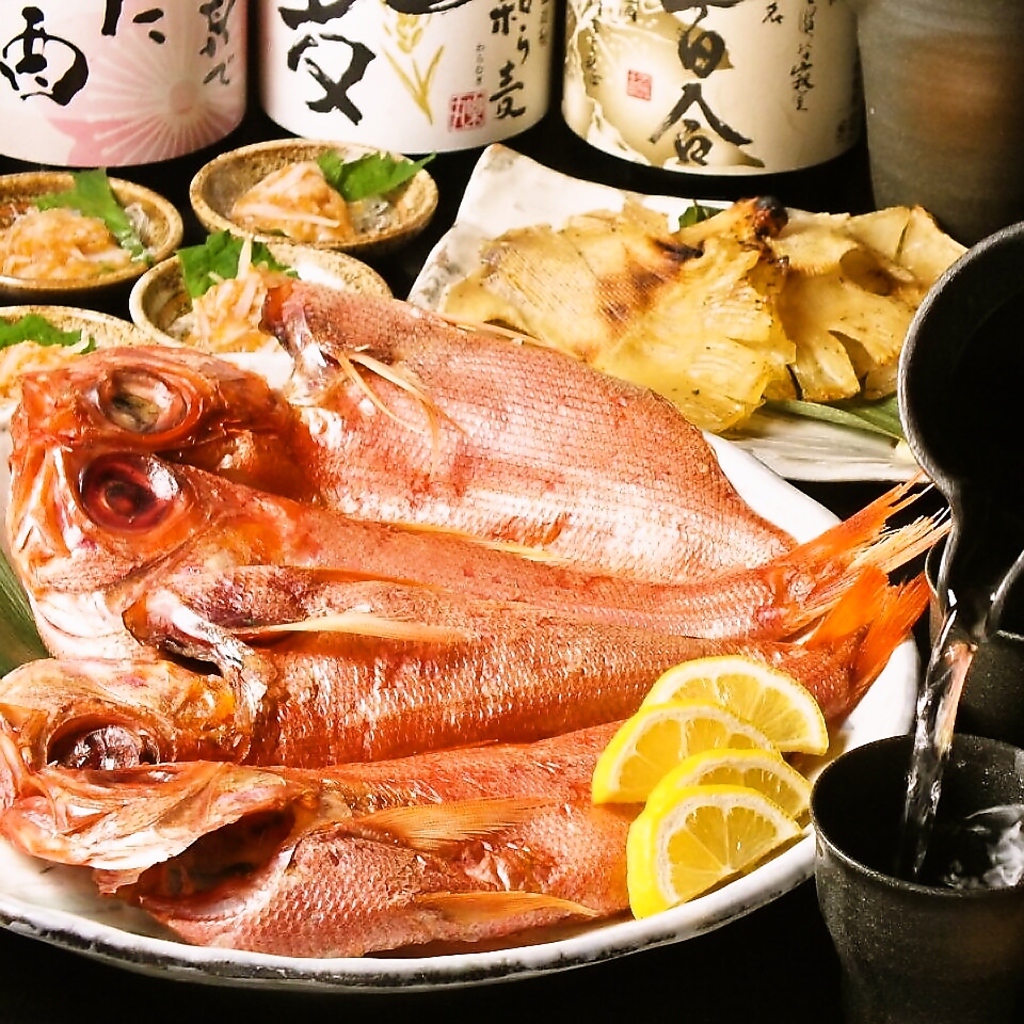 独自の製法で炙ったひものは磯の香りと炭焼きの香ばしさ・・・日本酒焼酎との相性◎