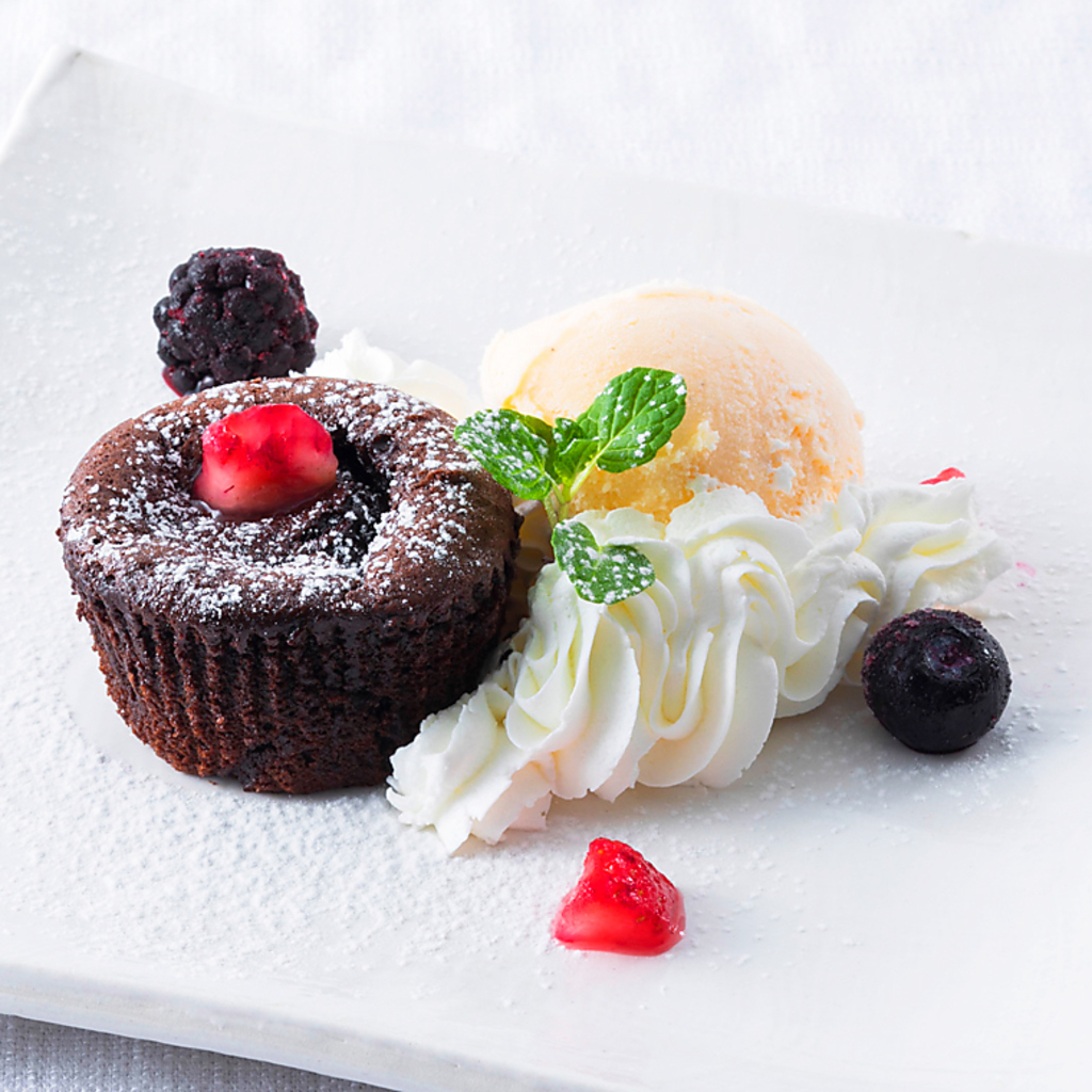 食後に欠かせない★女性に人気の別腹デザートも豊富に取り揃えています♪女子会にぴったり！